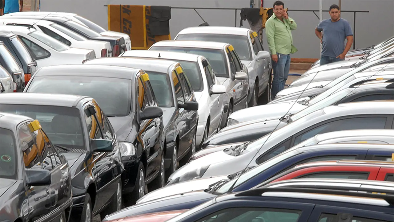 Como funciona um leilão de carros e motos