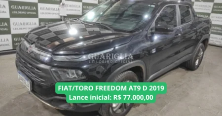 FIAT TORO FREEDOM AT9 D modelo 2019 em leilão com lance inicial de R$ 77.000,00, com direção hidráulica, vidro elétrico, câmbio automático e chave reserva